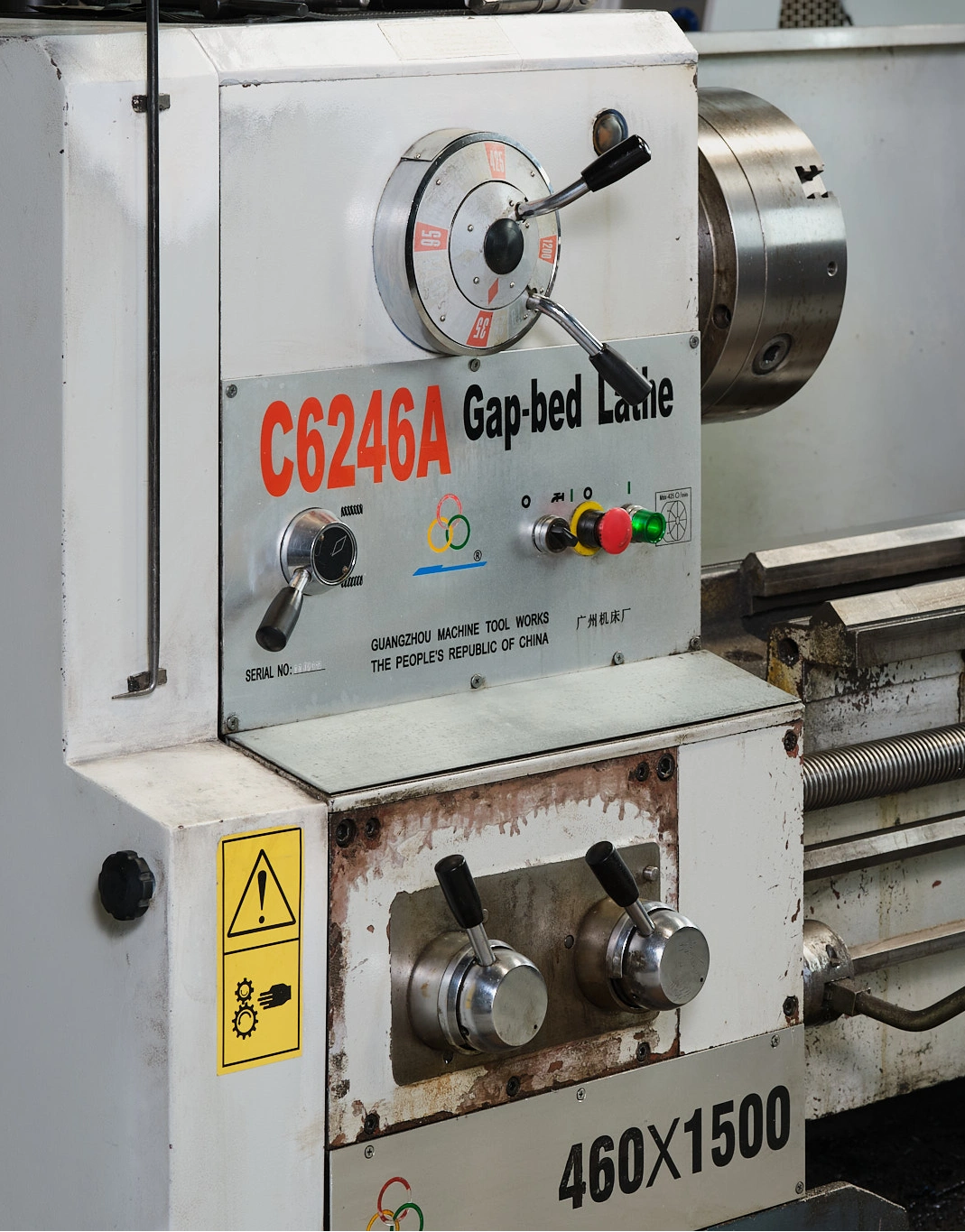 Tornio parallelo in officina meccanica Campagnari