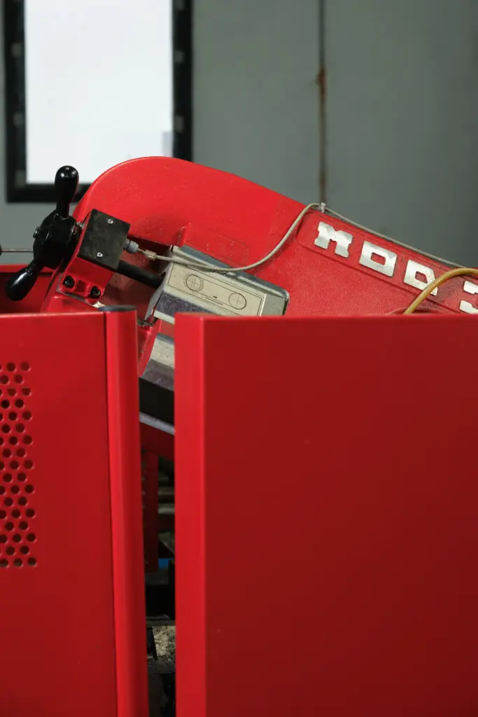 Segatrice a nastro automatica per il taglio di precisione delle barre metalliche Legnag